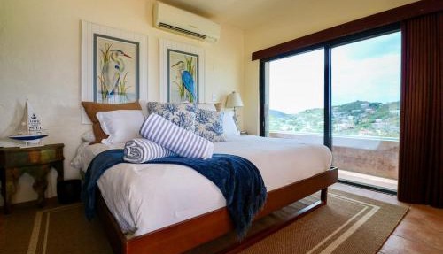 Penthouse luxury with ocean views Resort pools