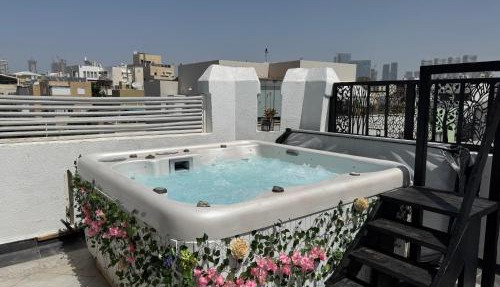 Penthouse with Jacuzzi,BBQ 2mn from sea Or Hakerem