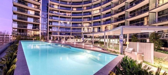 Perfectly Located Modern Apartment - Canberra CBD