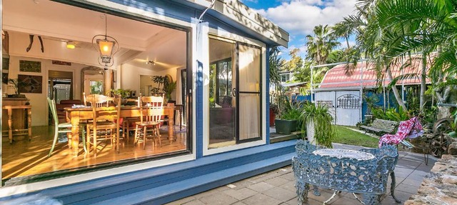 Pet Friendly Shirley Blue House and Studio