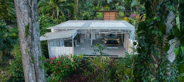 Petrea, the Romantic Pool House
