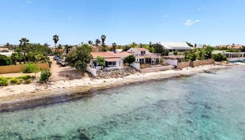 Pixel Paradise Oceanfront Villa with Stunning Views