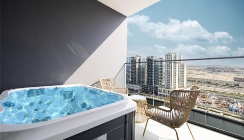 PNB Living - Luxury Studio with Canal Views - Trillionaire Residences, Business Bay