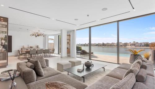 Premium 4 BR Villa in Palm Jumeirah with Private Pool