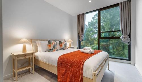 Premium South Melb 2 Queens Study Pool & Gym