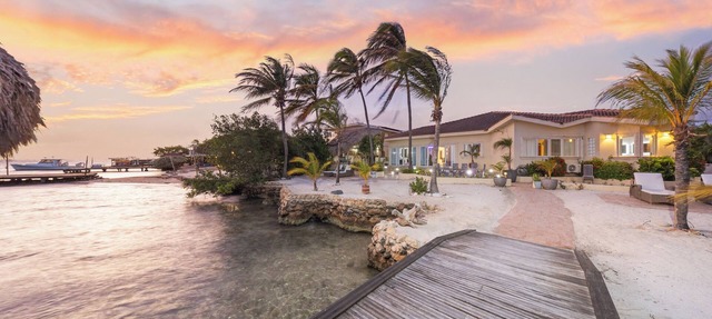 Private Beach Ocean Front Boat Dock Tiki Bar