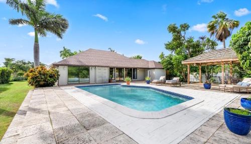 Private Pool 3 Bedrooms Oasis Sandalwood Escape