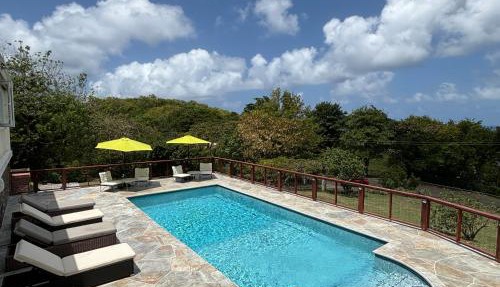 Private villa with large pool & 5min walk to beach