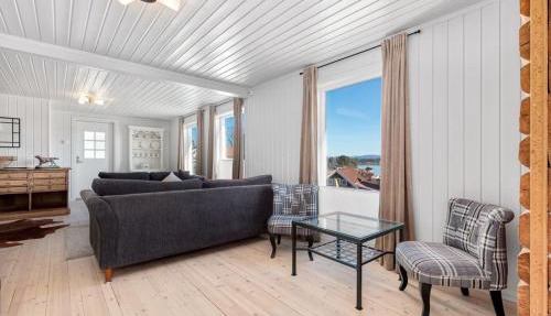Quaint seaside cottage near Oslo
