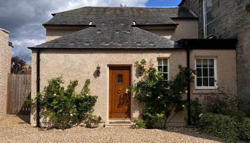 Quaint self contained cottage near Edinburgh.