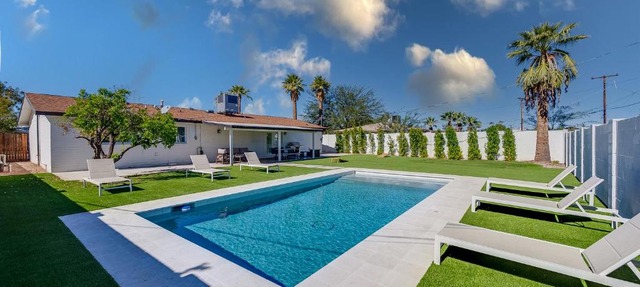 Quiet Contemporary Deluxe Estate 4BD/3BA: Old Town Scottsdale