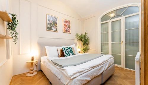 Rentero Historic Central Suite - Prague 1