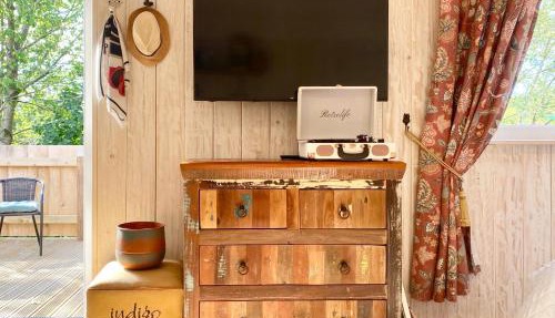 Robin Cabin with hot tub