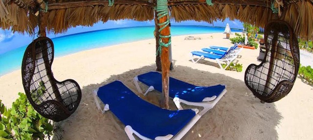 Rollezz Villas Beach Resort