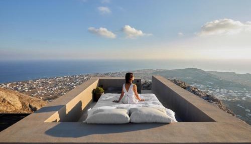 Santorini Sky, The Lodge