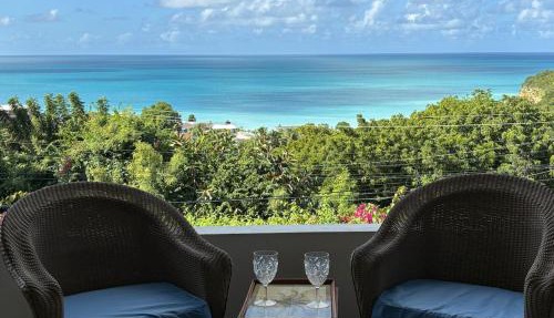 Sapphire Shores At Halcyon Heights 10 minute walk to the Beach