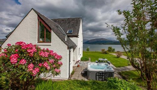Seabank Lochside Farmhouse