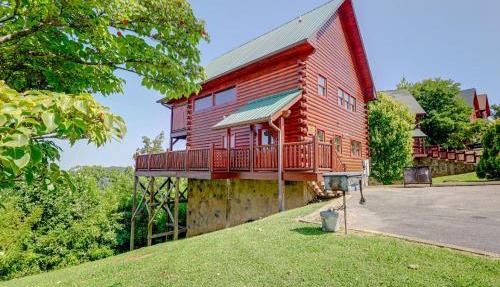 Sensational Sunset! Sevierville Home w/Hot Tub