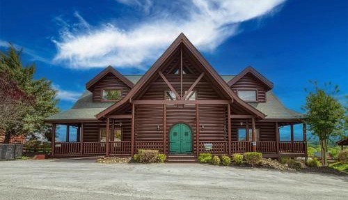 Serenity Mountain Pool Lodge, Theater Room, 560 FREE tickets each paid day!