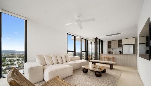 Serenó - Luxury Ocean Views with Pool and Gym