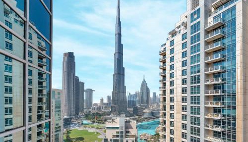 Skyline Serenity Holiday Home I Luxe 4 bedroom Apartment I Burj Khalifa & Fountain Views I Free Gym, Pool, Parking, Wi-Fi and PS5