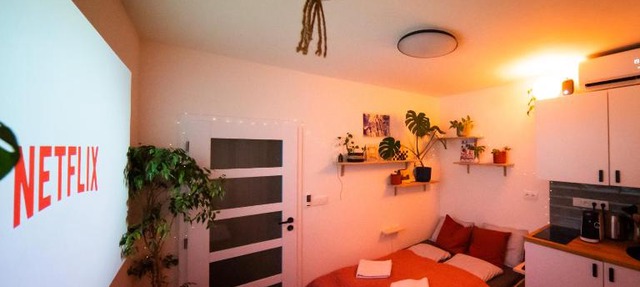 Small cozy flat with balcony & private parking