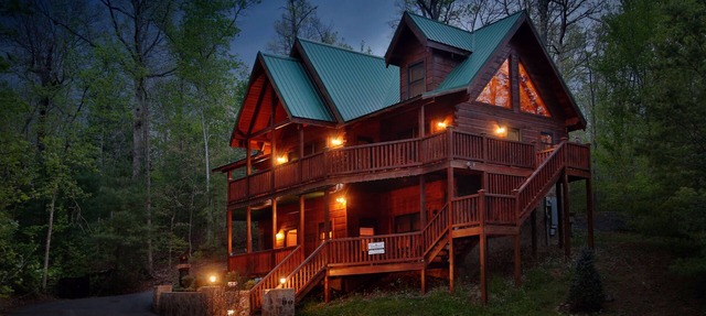 Smoky Mountain Getaway - Five Bedroom Cabin