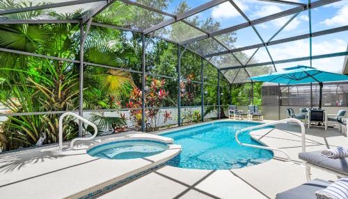 South Facing Pool with Spa and a Game Room in Prime Location Near Disney