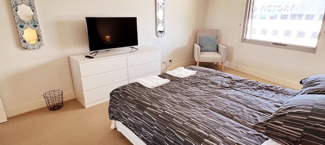 Spacious 1bd Penthouse - Close to ANU