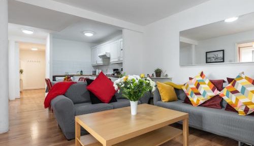 Spacious 3-Bed Apt in Dublin Center