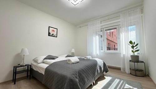 Spacious 3BR Apartment near Metro