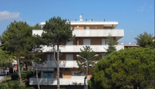 Spacious flat near Pluto Beach