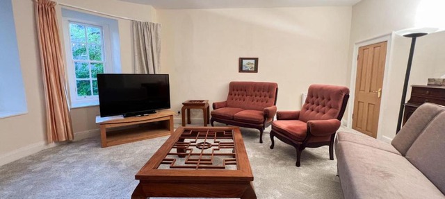 Spacious Flat Sleeps 8 near Princes Street