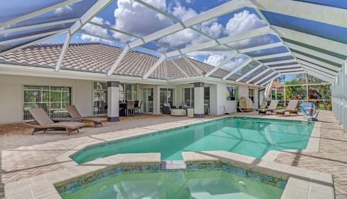 Spacious Luxury Home with Heated Pool and Hot Tub