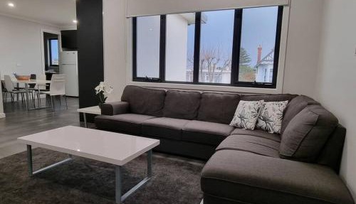 Spacious Modern Apartment - St Kilda East