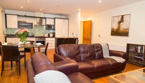 Spacous Dublin Escape 3BR Ensuited Free Parking