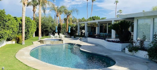 Spectacular luxury 3000 square ft house on 1/3 of acre