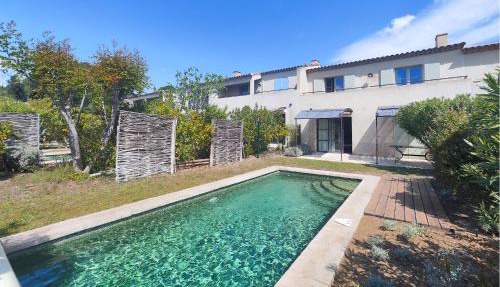 Stunning Home In Saint-Laurent-De-La-Ca