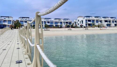 Stunning Palm Villa with Rooftop Garden, Resort Style Pool and Beach by Exclusive Holiday Homes