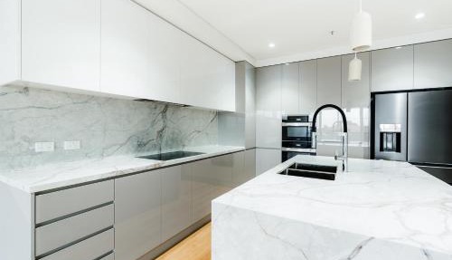 stunning three bedroom penthouse 10 min to the airport city view