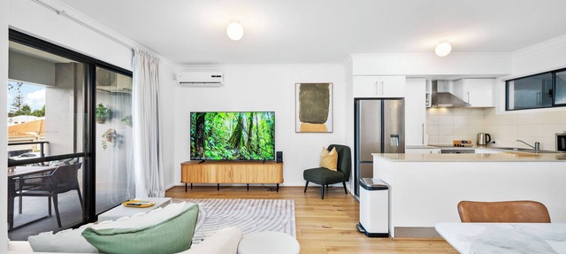 Stylish 2BR With Wi-fi 100 Mbps TV big 75 Inch