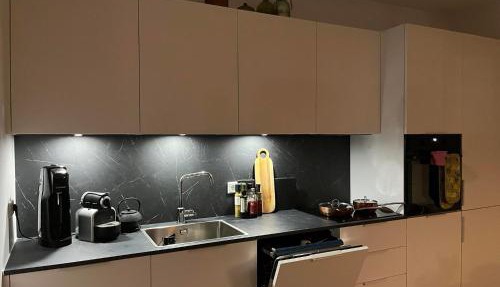 Suburbs of Reykjavík, new beautiful apartment, next door to nature