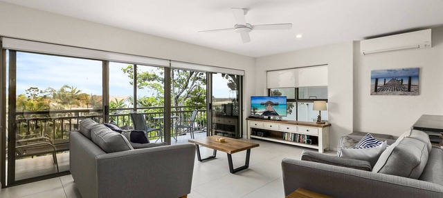 Sundowner 3 - A fantastic view over Laguna Bay to the Noosa North Shore beach.