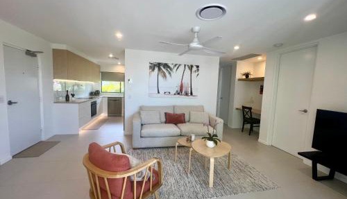 Sunny Coolum Beach Retreat