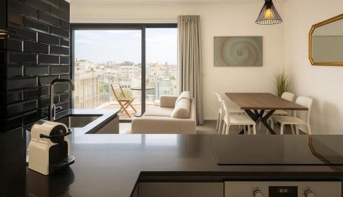 The Executive Suite in Florentine, Mamad & Balcony