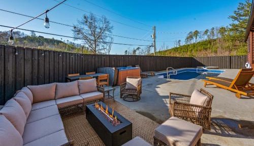 The Sparrow - 6BR Cabin - Heated Pool, Hot Tub & Theater