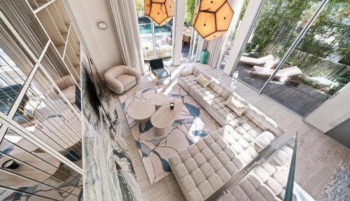 Top Luxury Villa with Pool - 7BR