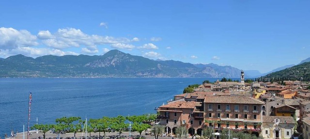Tra mura medioevali... a pochi metri dal lago