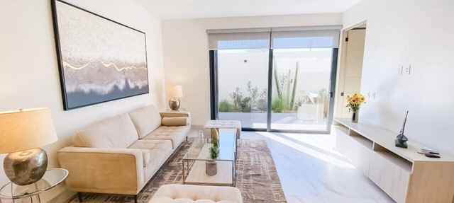 Unbeatable location 2BD 2BTH Walking distance to Medano.