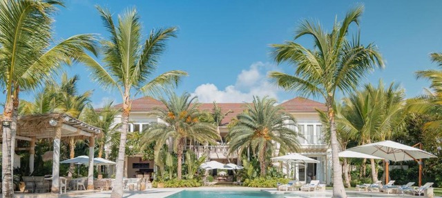 Unique lake-front 10-bedroom mansion in most luxurious resort of the caribbean